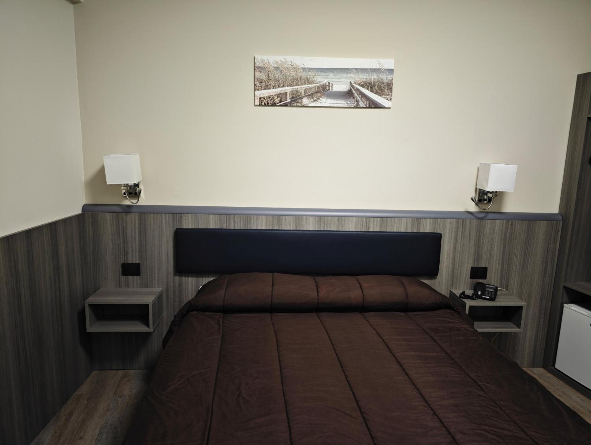 Esperia Hotel 3*