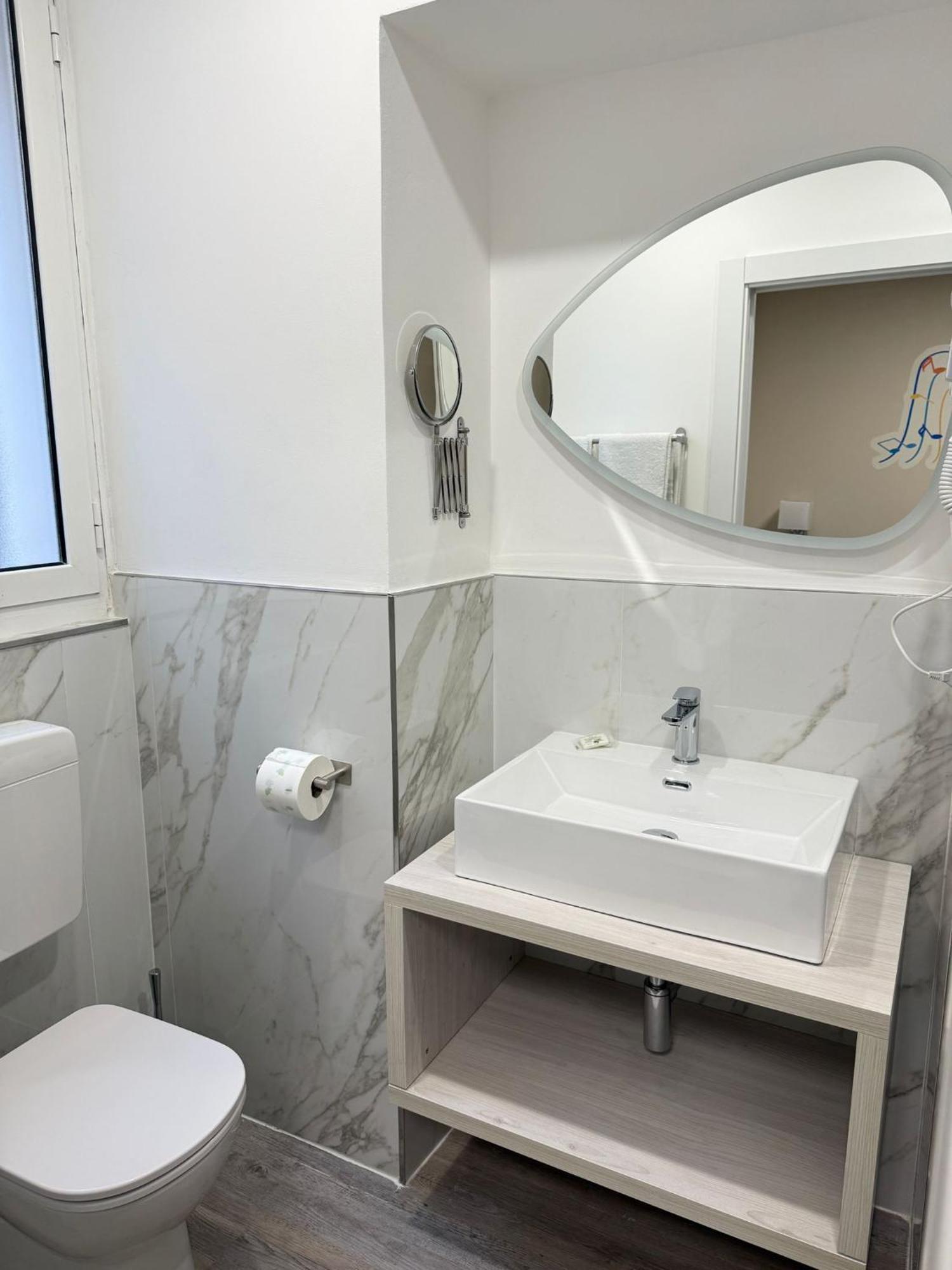 Esperia Hotel 3*